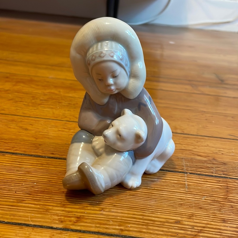 Vintage Lladro Esquimal Jugando Porcelain Polar Bear and Eskimo Figurine